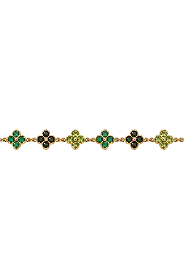 Bracelet CLOVER ÉMERAUDE porté — détail des trèfles verts, LOUSYĀ